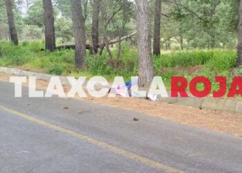 Tras accidente de moto fallece una joven y otro resulta gravemente lesionado en Chiautempan