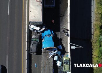 Mega carambola en «El Molinito» deja cusntiosas pérdidas materiales, múltiples lesionados y el cierre total de la vialidad hacia Tlaxcala