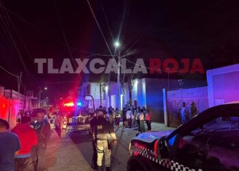Amarran a un poste y golpean a sujeto en Zacatelco tras intentar secuestrar a una joven