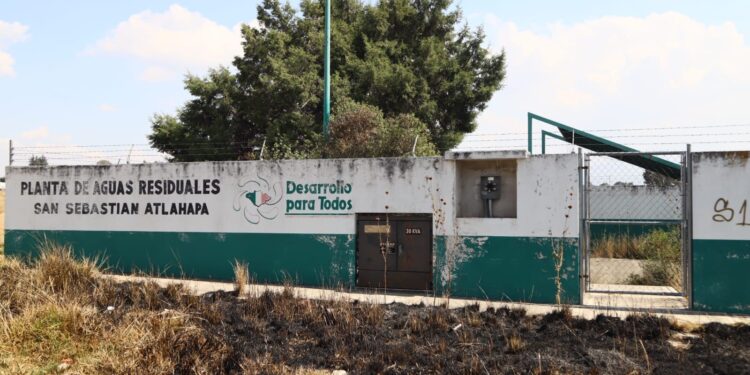 Abandonan planta de aguas residuales en Atlahapa