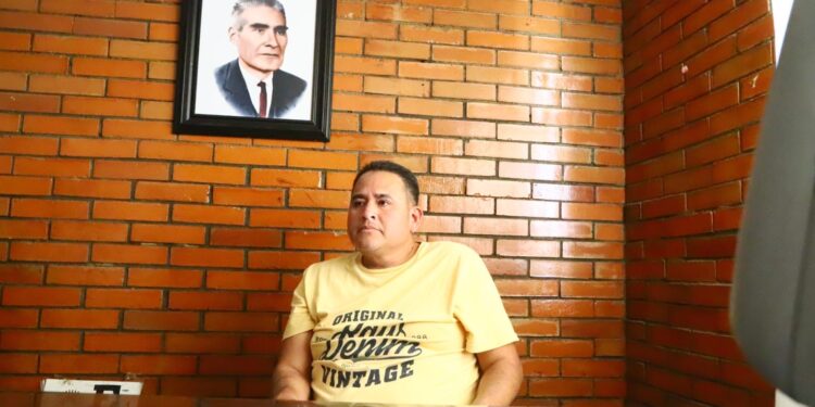 Delegado de la Unidad Santa Cruz pide lo dejen trabajar