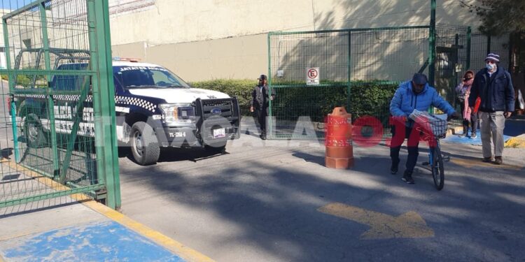 Policía estatal se dispara accidentalmente mientras se armaba en Delegación Zacatelco