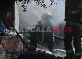 Se incendia vivienda en Acxotla del Río, Totolac