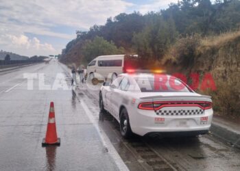 Choca camioneta contra muro de contención sobre Arco Norte, zona Ixtacuixtla; saldo de tres heridos