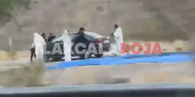 Encuentran cuerpos abandonados en un vehículo en los límites de Puebla y Oaxaca