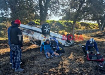 Volcadura en la Mena-Huamantla deja dos lesionados en Tetla