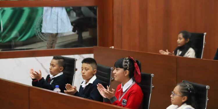 Niñas y niños participan como legisladores en el Congreso de Tlaxcala por el Día del Niño 🎉👧👦