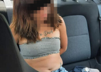 🚨 ¡Vecinos de #Tizatlan, Tlaxcala, unidos contra la inseguridad! 🛑La ola de robos a comercios, casas, autopartes y vehículos sigue afectando nuestra comunidad. Hoy, vecinos detuvieron a una presunta ladrona en la Calle 12 de Mayo, acompañada de tres personas. 💪