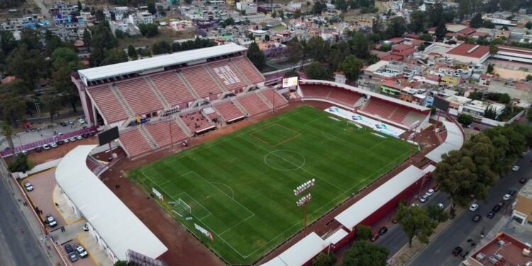 🐺⚽ ¡Hoy es el gran día! Coyotes de Tlaxcala se enfrenta al Atlético Morelia en la Jornada 15 de la Liga de Expansión MX 🏟️. ¡No te lo pierdas, ven con tu familia a las 19:00 hrs! 💪📸: Enrique Cuecuecha // Agencia TlaxcalaRoja