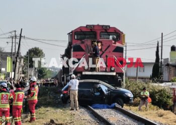 Dos mujeres fall€cen en Amaxac tras ser embestido el vehículo donde viajaban ⚠️