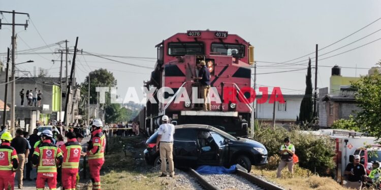 Dos mujeres fall€cen en Amaxac tras ser embestido el vehículo donde viajaban ⚠️