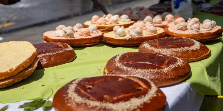 ¡Zacatelco rompe récord con un pan con helado de 100 metros!🍞+🍦= Tradición, sabor y orgullo tlaxcalteca
