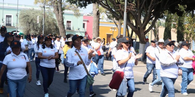 Sindicatos marchan en #Tlaxcala este 1º de mayo por el Día del Trabajo ✊🏼⚖️👷🏽‍♀️