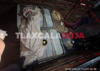 Aseguran camioneta con presunto hidrocarburo en #Tlaxco, #Tlaxcala 🚓🛢️