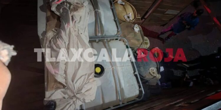 Aseguran camioneta con presunto hidrocarburo en #Tlaxco, #Tlaxcala 🚓🛢️