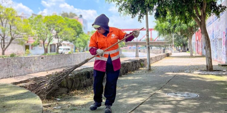 LIMPIEZA EN ESPACIOS PÚBLICOS PRIORIDAD DEL AYUNTAMIENTO CAPITALINO EN EL MARCO DE PROGRAMA “SENDERO SEGURO”