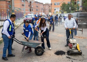 Diputada Miriam Martínez Sánchez atiende abandono en vialidades de la Unidad Habitacional Santa Cruz de Chiautempan