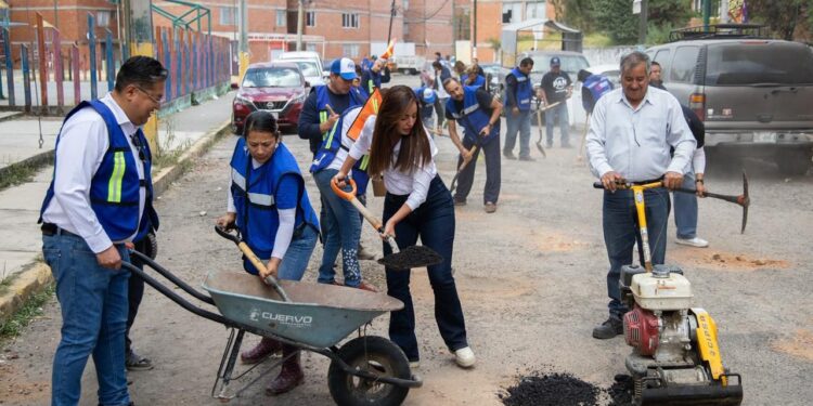 Diputada Miriam Martínez Sánchez atiende abandono en vialidades de la Unidad Habitacional Santa Cruz de Chiautempan
