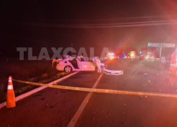 TRAGEDIA EN LA AMOZOC-PEROTE: CHOQUE ENTRE JETTA Y AUTOBÚS DEJA 4 MUERTOS, INCLUIDO UN NIÑO DE 3 AÑOS EN IXTENCO TLAXCALA