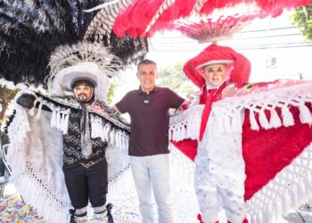 Presidente de Tlaxcala asiste al carnaval de Acuitlapilco