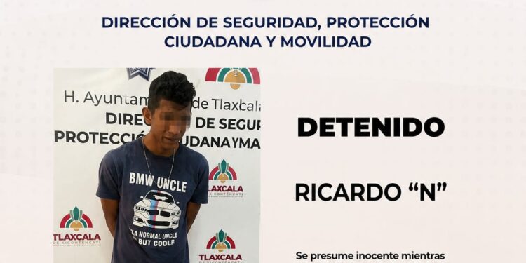 FRUSTRA POLICÍA MUNICIPAL DE TLAXCALA PRESUNTO ROBO EN COMERCIO DEL CENTRO Y ASEGURA OBJETOS CON APARIENCIA DE ARMA DE FUEGO