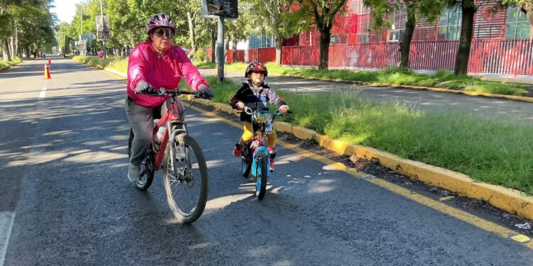 “MUÉVETE TLAXCALA” HA UNIDO A LAS FAMILIAS DE LA CAPITAL CON PASEO DE MASCOTAS O ANDANDO EN BICICLETA