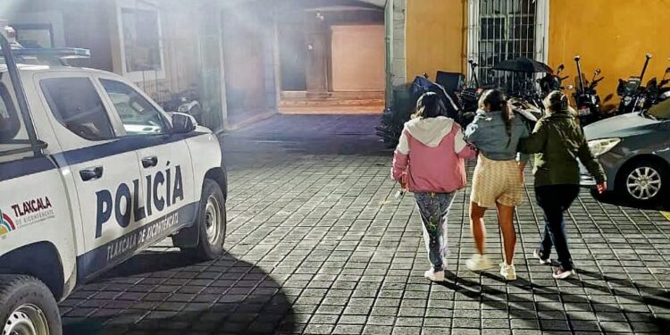 POLICÍA MUNICIPAL DE TLAXCALA SALVAGUARDA INTEGRIDAD FÍSICA DE MUJER AGREDIDA POR UN FAMILIAR EN OCOTLÁN