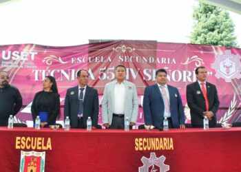 Carlos López Suárez asiste a graduación de la Técnica 55 en representación del alcalde con licencia