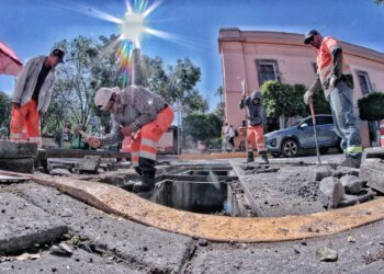 COLOCA AYUNTAMIENTO DE TLAXCALA NUEVA REJILLA REFORZADA EN LA AVENIDA INDEPENDENCIA Y RESUELVE PROBLEMA DE FONDO