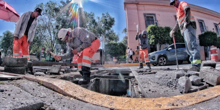 COLOCA AYUNTAMIENTO DE TLAXCALA NUEVA REJILLA REFORZADA EN LA AVENIDA INDEPENDENCIA Y RESUELVE PROBLEMA DE FONDO