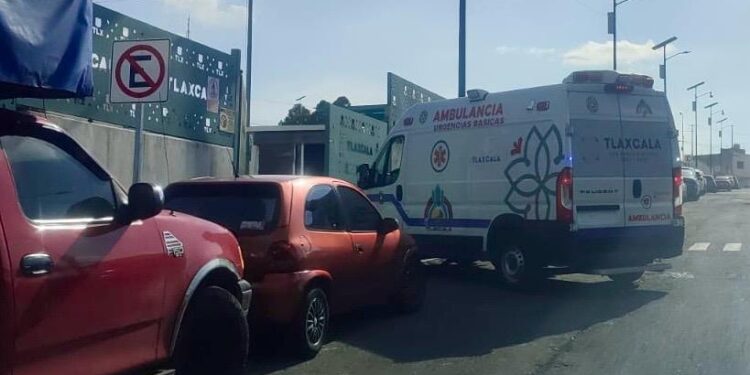 POLICÍA MUNICIPAL DE TLAXCALA BRINDA ATENCIÓN A REPORTE DE EMERGENCIA Y DA APOYO PARA TRASLADO DE HOMBRE QUE CONVULSIONABA