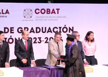 Alcalde de Tlaxcala capital asiste como invitado de honor a graduación del COBAT 11 de Panotla