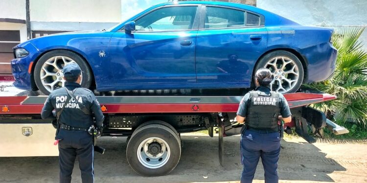 ASEGURA POLICÍA MUNICIPAL DE TLAXCALA VEHÍCULO CON REPORTE DE ROBO INTERNACIONAL EN SAN LUCAS CUAUHTELULPAN