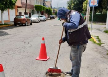 Con las brigadas de #MásTerritorio continuamos atendiendo las vialidades de la capital