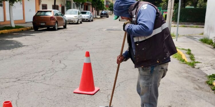 Con las brigadas de #MásTerritorio continuamos atendiendo las vialidades de la capital