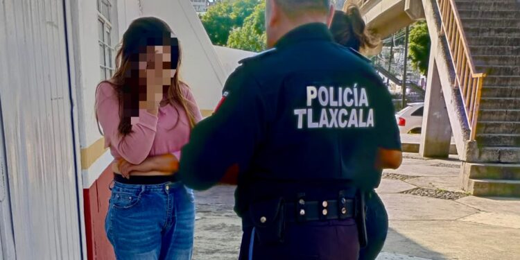 POLICÍA MUNICIPAL DE TLAXCALA BRINDA ATENCIÓN A UNA MUJER Y PREVIENE POSIBLE SITUACIÓN DE RIESGO EN PUENTE DE LA CAPITAL