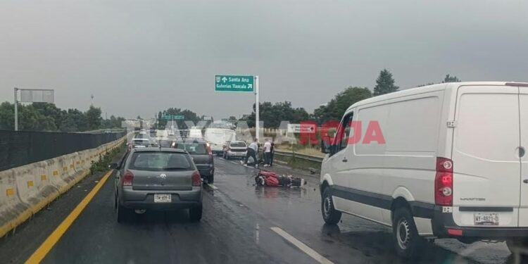 Se registra derrape de motociclista antes de llegar a Galerías Tlaxcala.